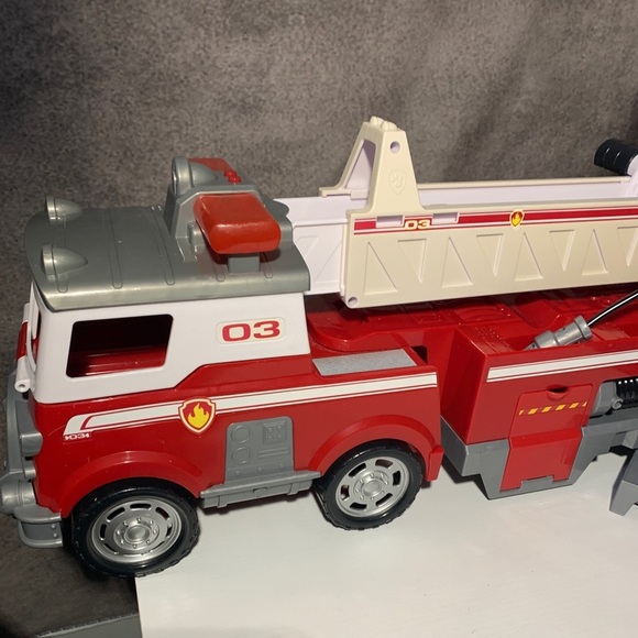 Paw Patrol Ultimate Rescue Fire Truck  Extendable 2ft Ladder Lights Siren - Picture 6 of 11
